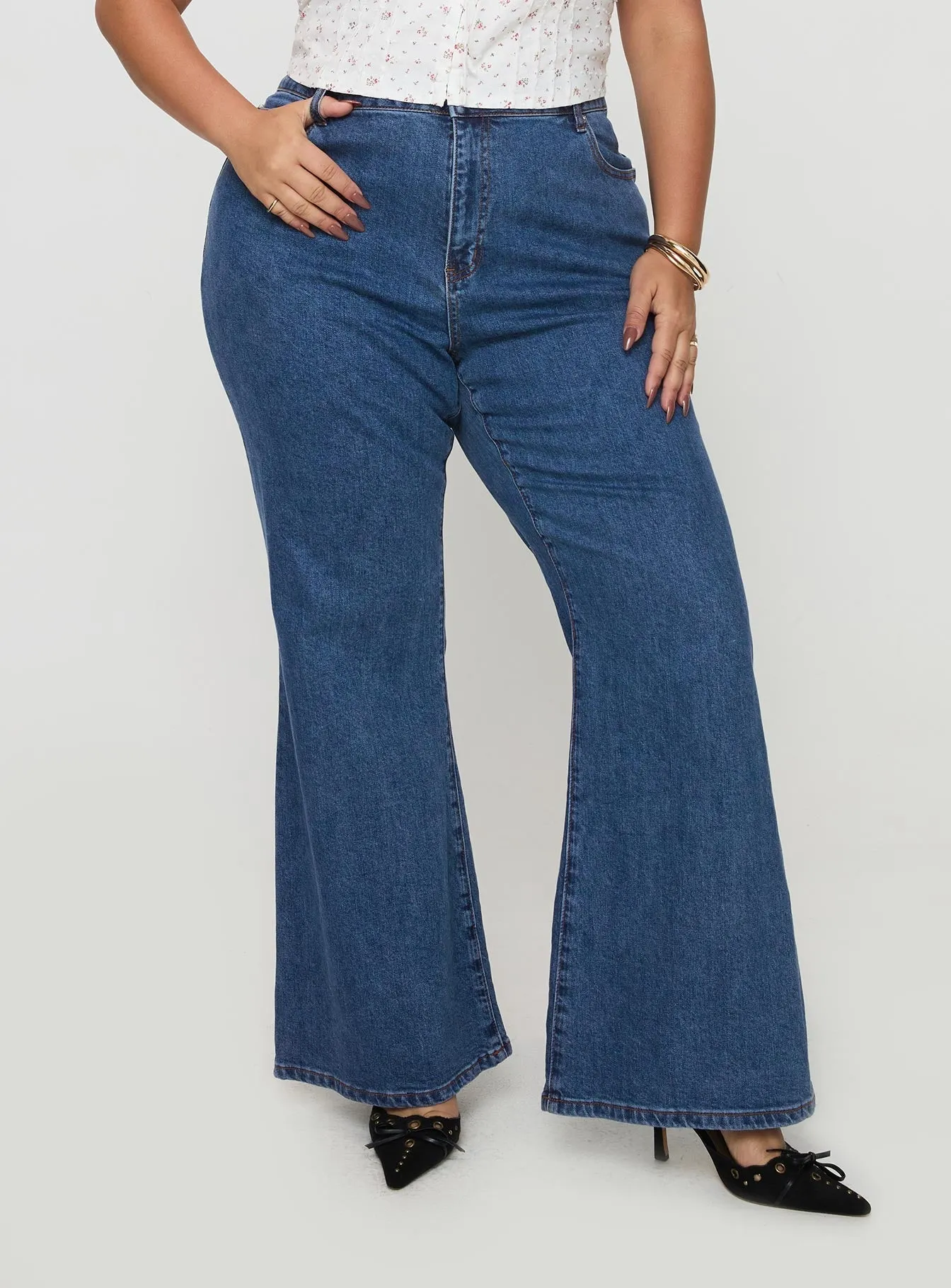 Core Fit ReinforcedPockets Lucille High Rise Flared Jeans Mid Wash Curve