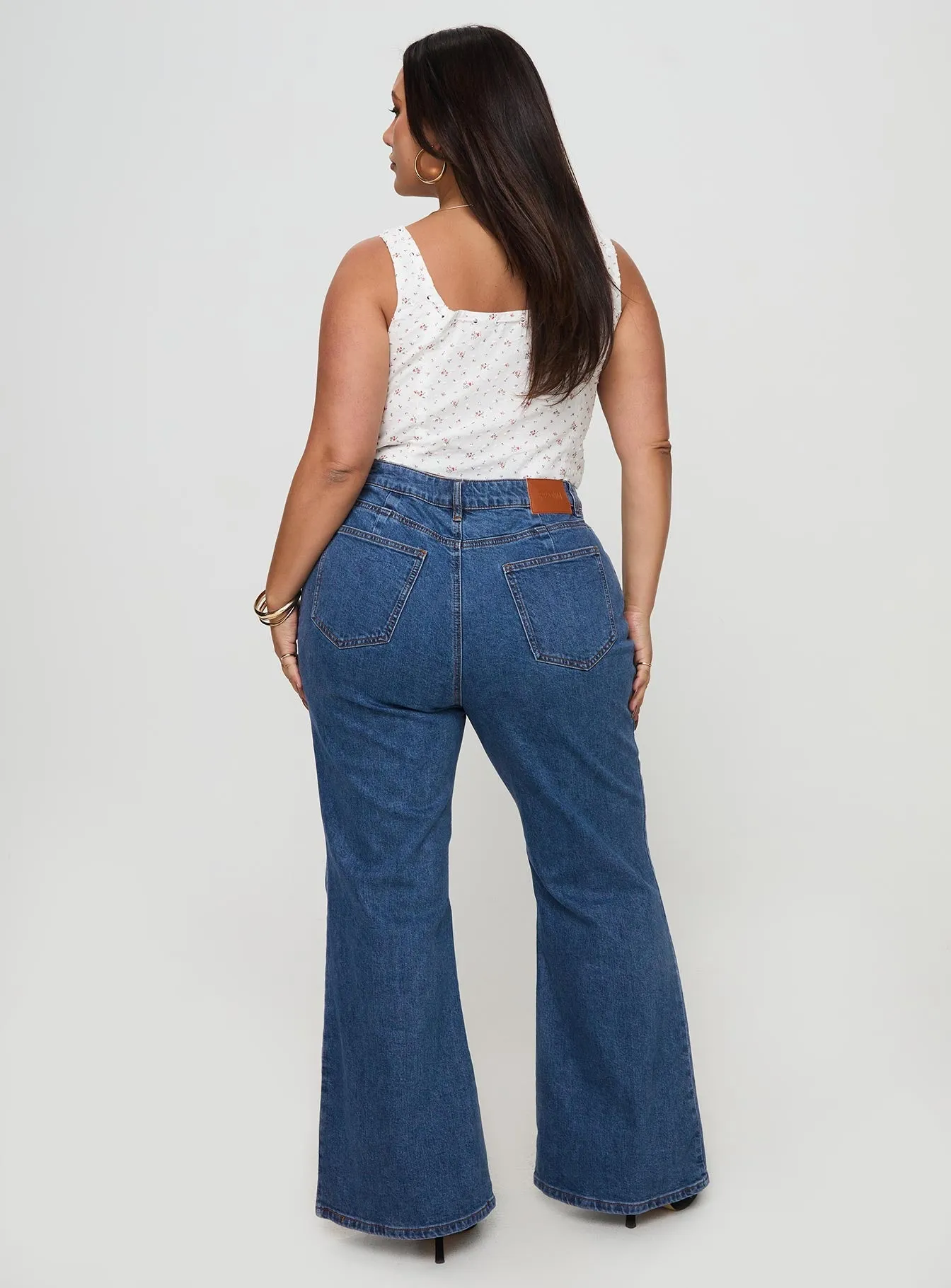 Lucille High Rise Flared Jeans Mid Wash Curve Clean Fit Daywear