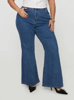 Core Fit ReinforcedPockets Lucille High Rise Flared Jeans Mid Wash Curve