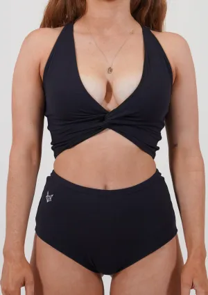 Smooth Closure Staple Crossover Sports Bra