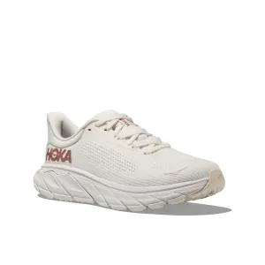 Hoka Women's Arahi 7 Running Shoe travel use
