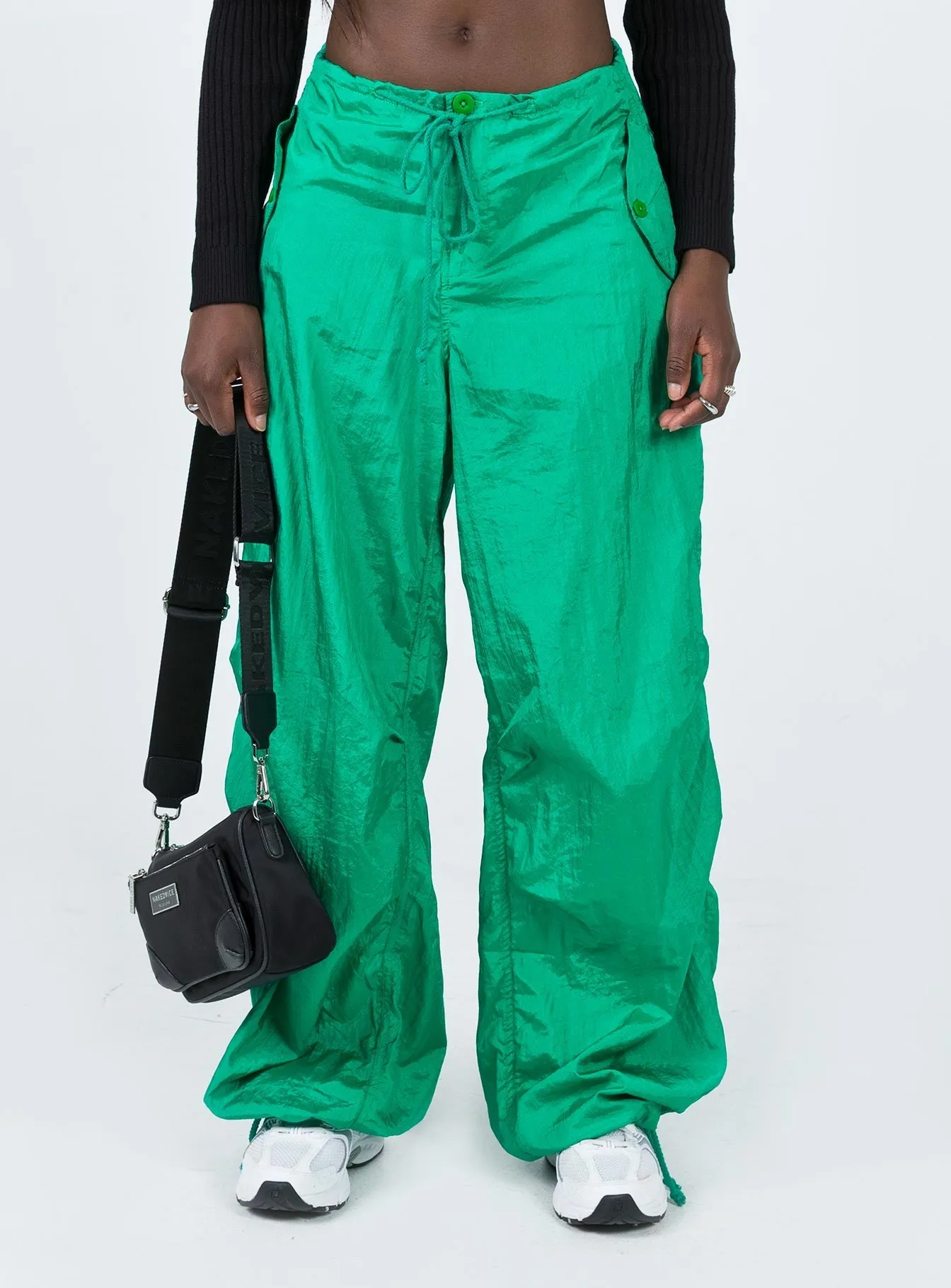 Slim Look Fit Effortless Comfort Motel Chute Trousers Green