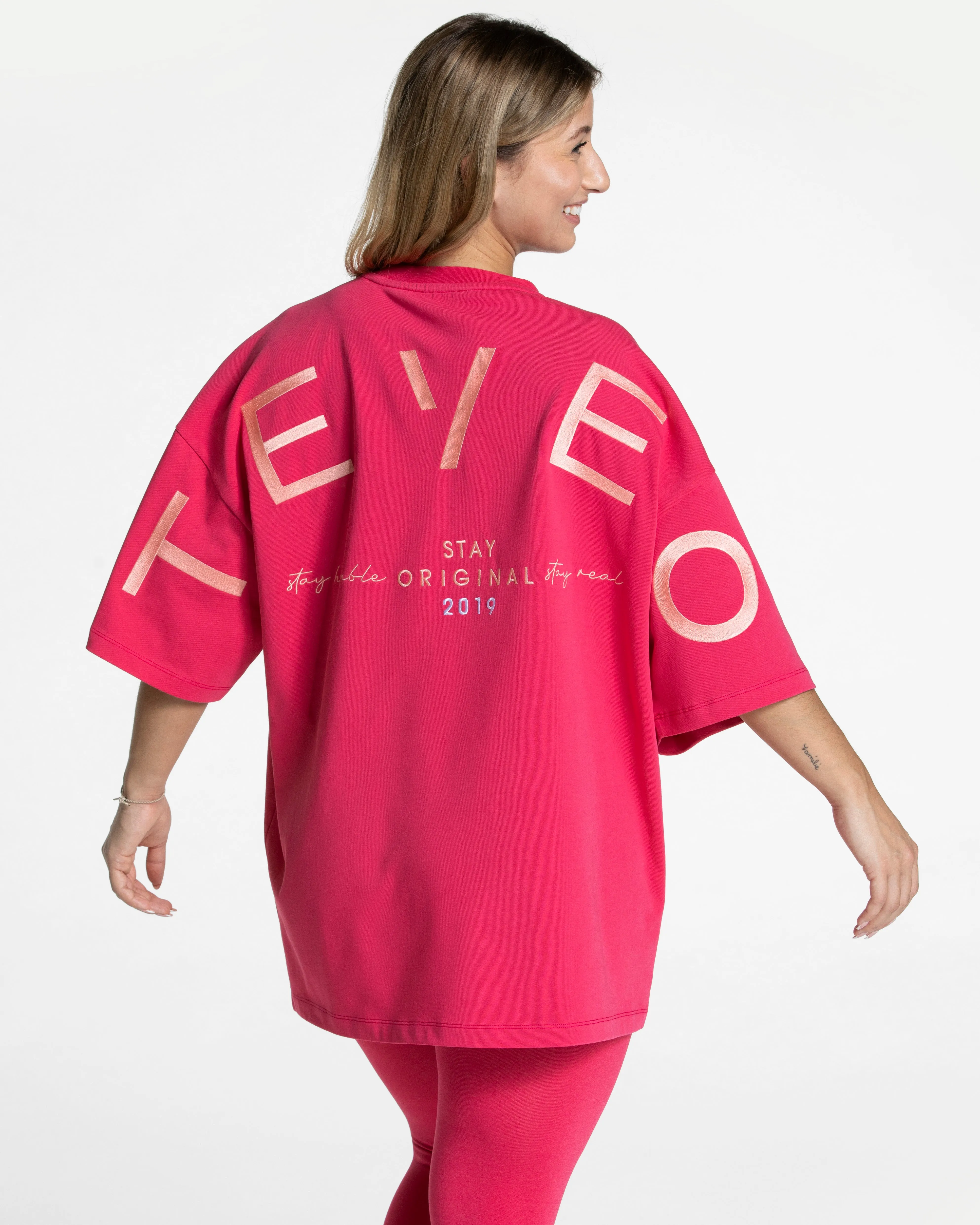 Signature Oversized T-Shirt "Berry" Light and Fresh sports activity