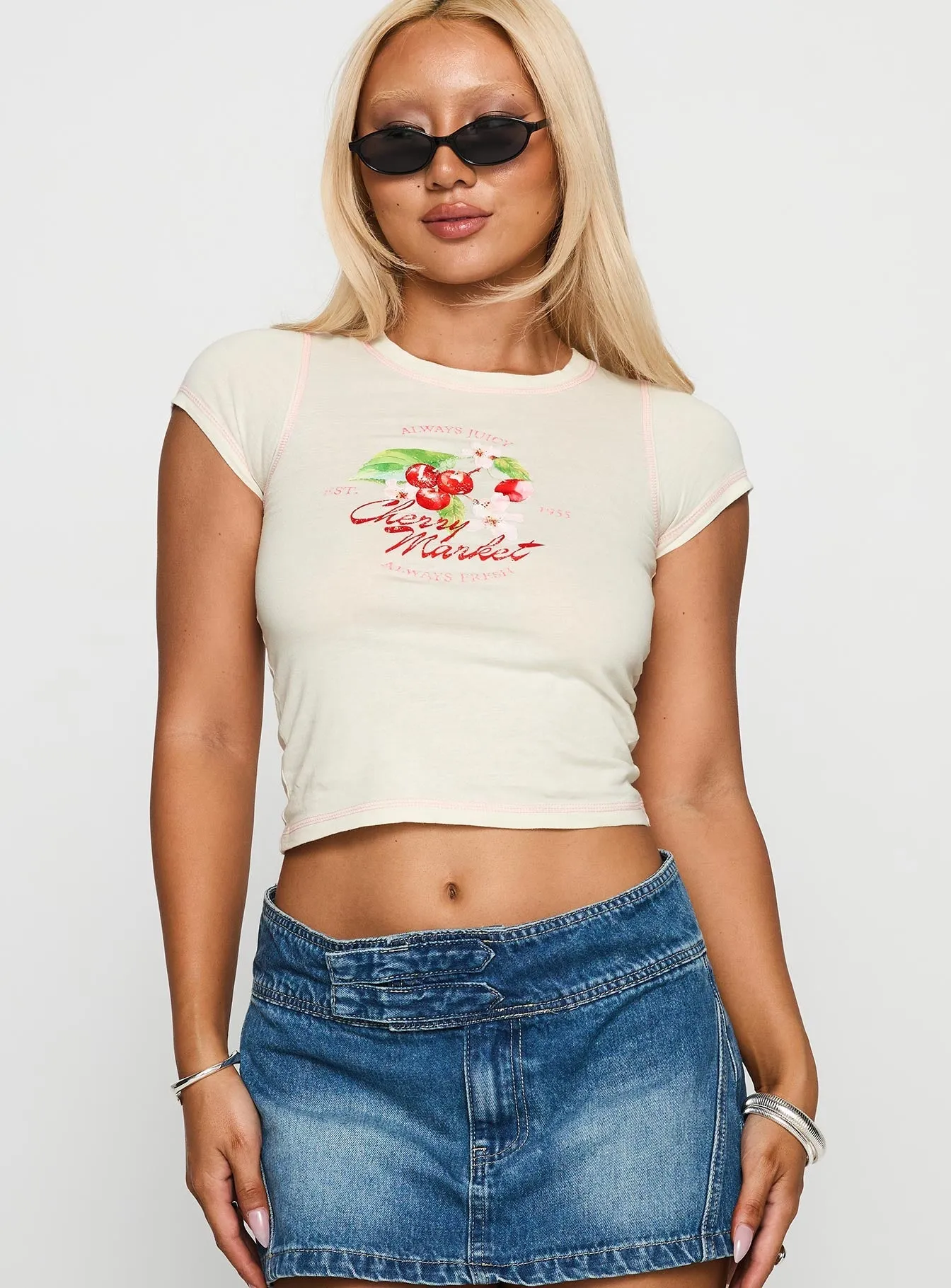 Cherry Market Top White MoistureWicking UVProtectionFinish