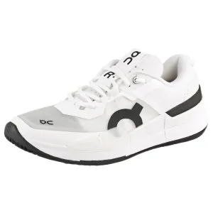 On Women's THE ROGER Pro 2 Clay - White/Black Gym goers Wide toe box