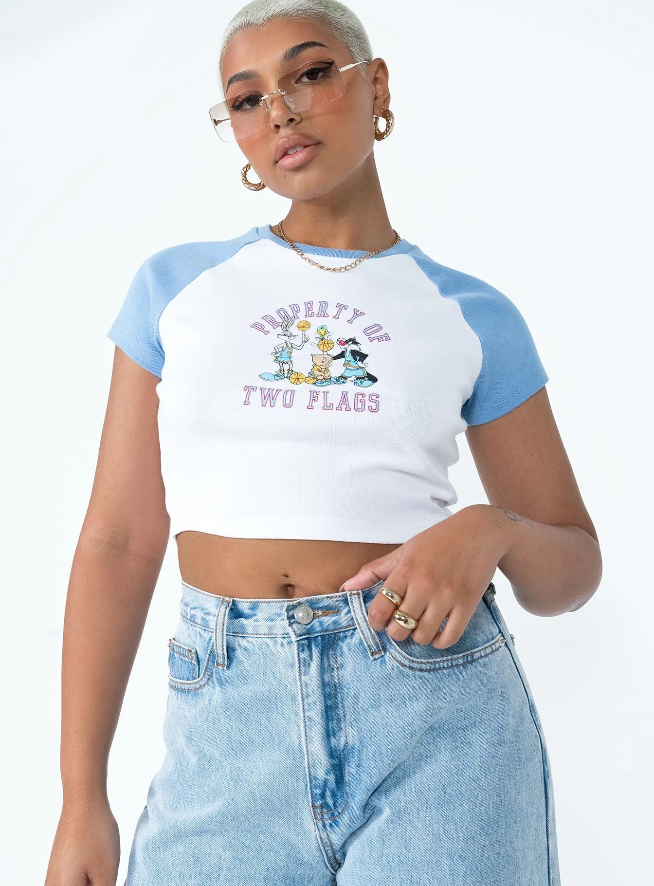 VintageWashEffect Street Comfort Looney Tunes Two Flags Cropped Tee White / Blue