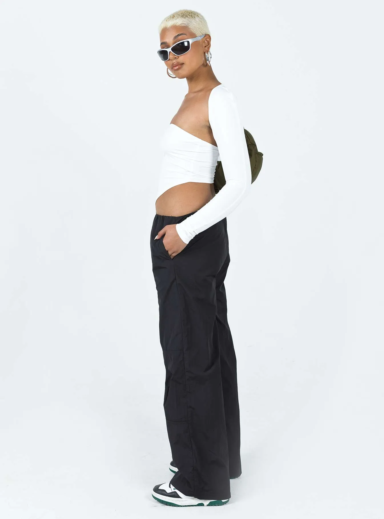 Versatile Look Head In The Clouds Pants Black