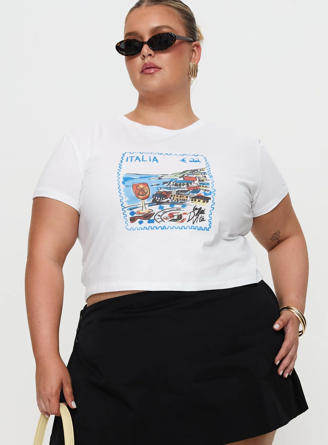 Edenia Tee White Curve Street Style Trend