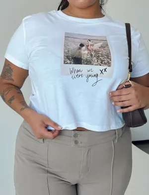 Shake It Graphic Tee White Curve Best Seller Ribbed Collar Design