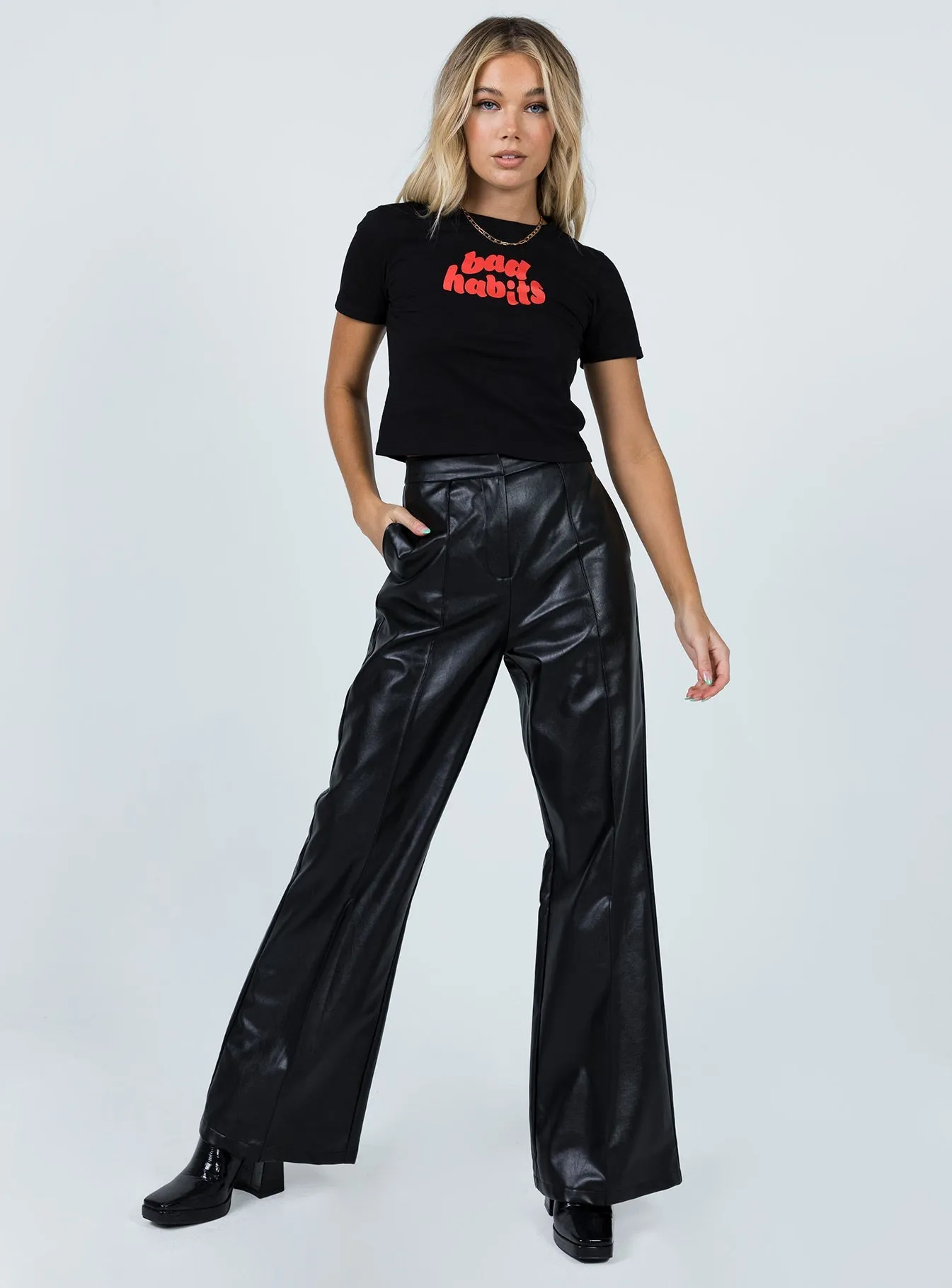 Motel Shrunk Tee Bad Habits Black Universal Silhouette