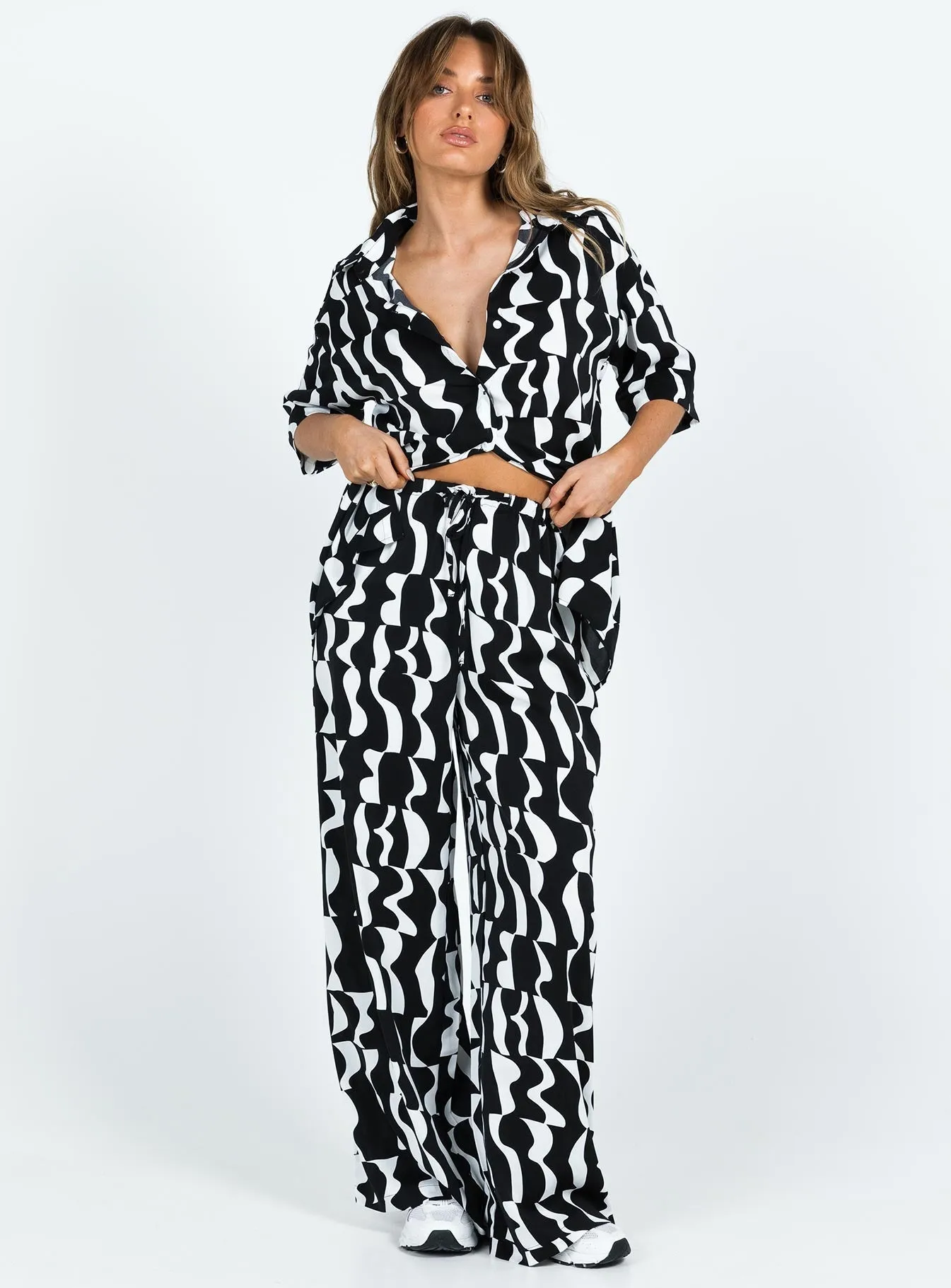 Hilola Set Black / White WindResistantMaterial Stretch Support Fit