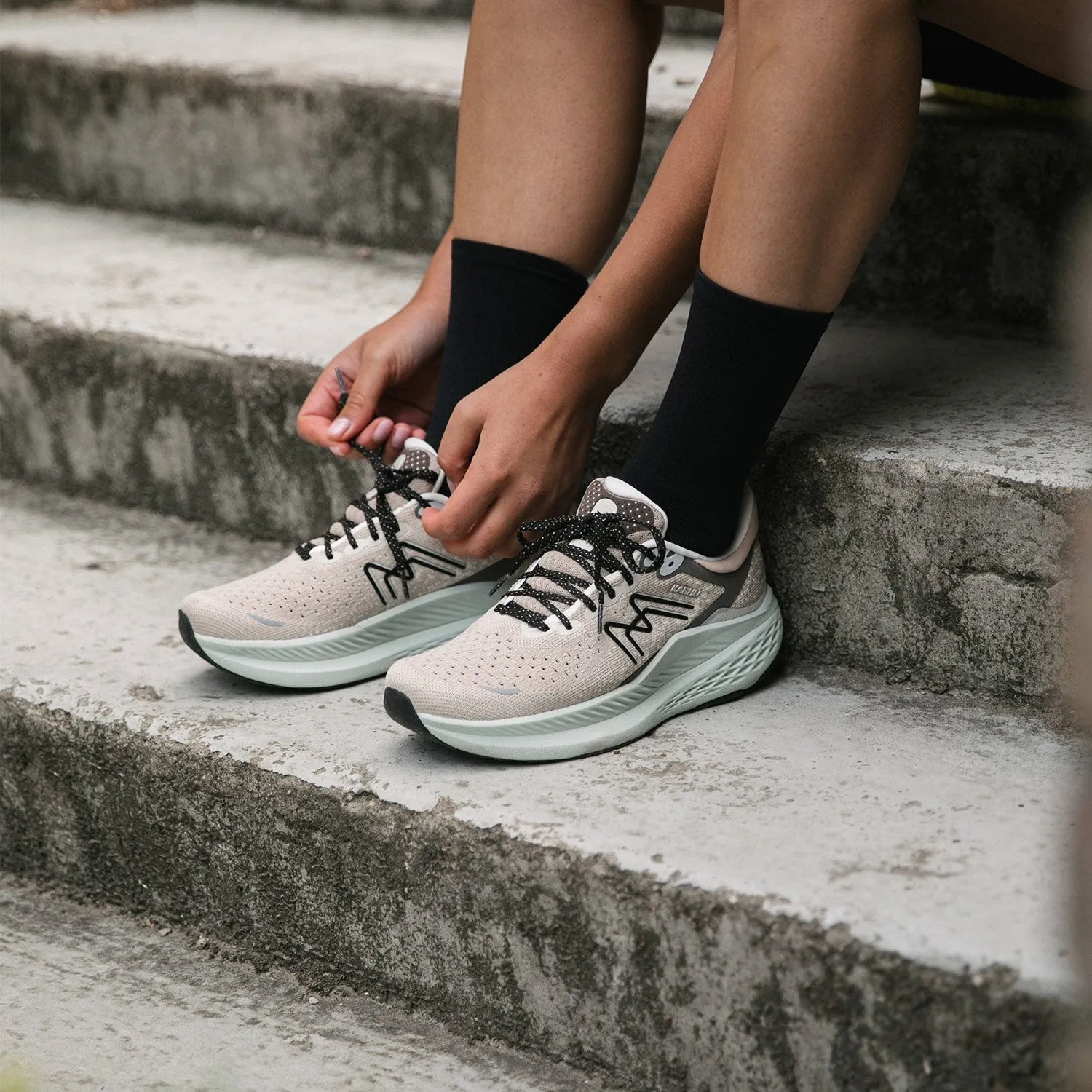 WOMEN'S MESTARI RUN 1.5 - DOESKIN / PALE AQUA Action Fast