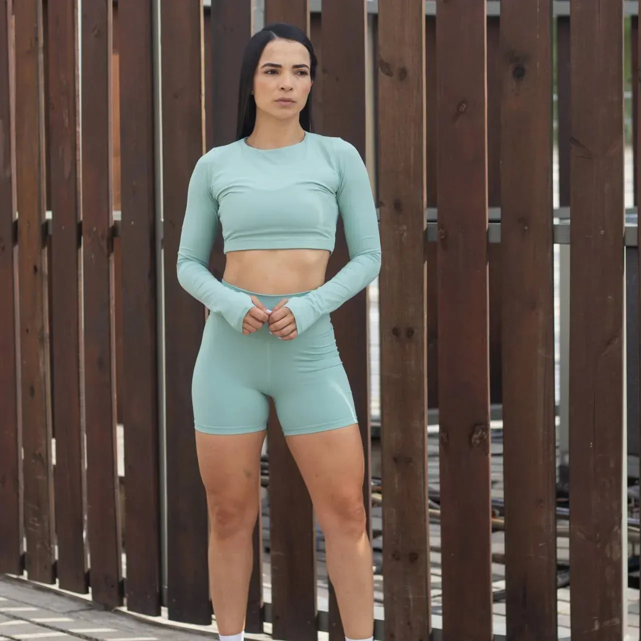 Crop top deportivo manga larga con agujero para el dedo Breathable mesh