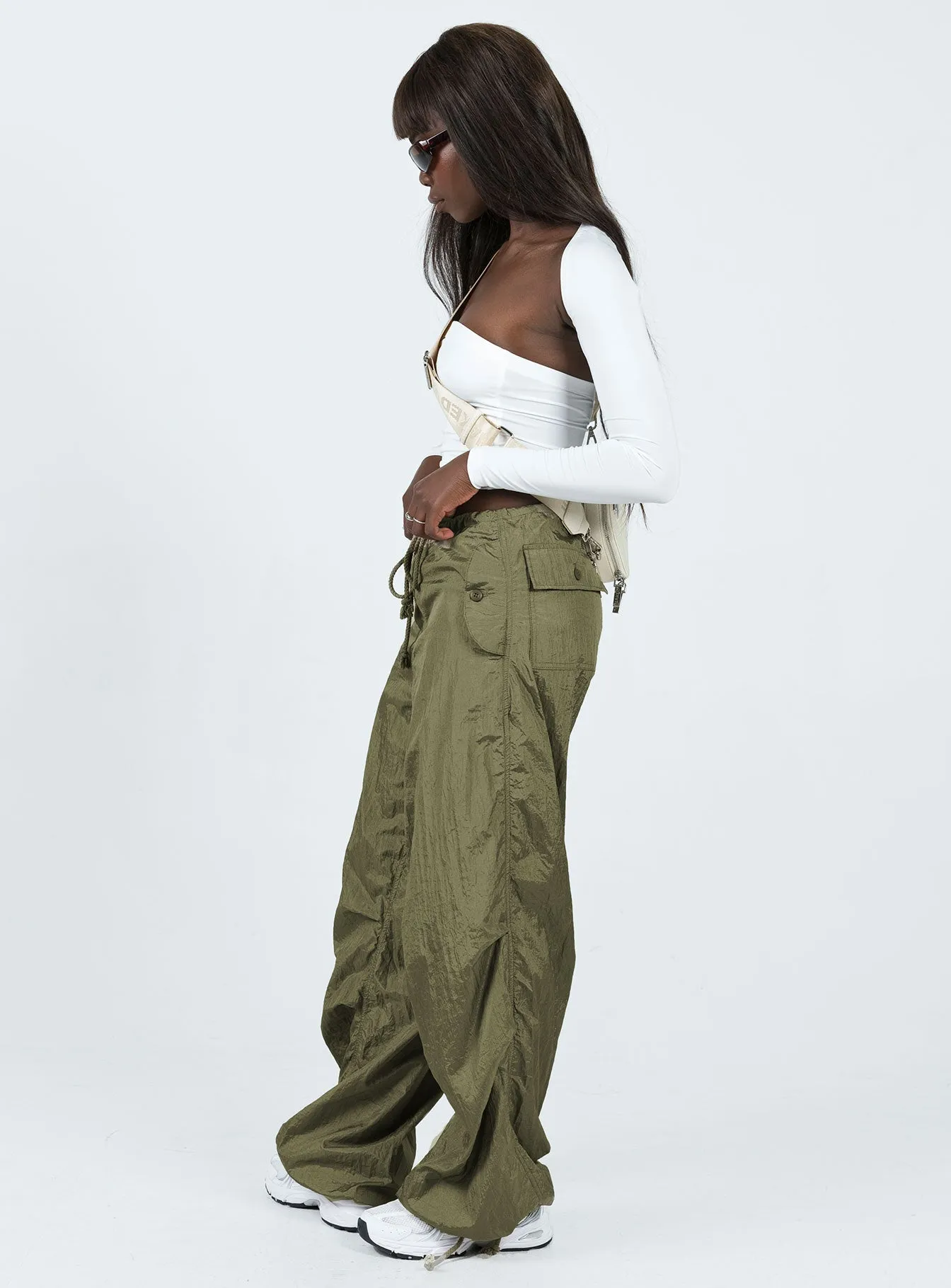 Denim finish All weather Motel Juwan Trouser Parachute Green